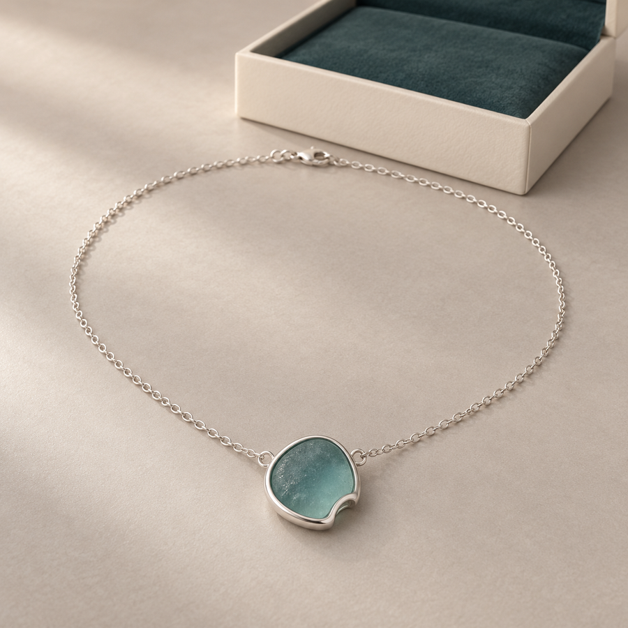 Ocean Mist Pendant Necklace – Minimalist Elegance & Coastal-Inspired Beauty