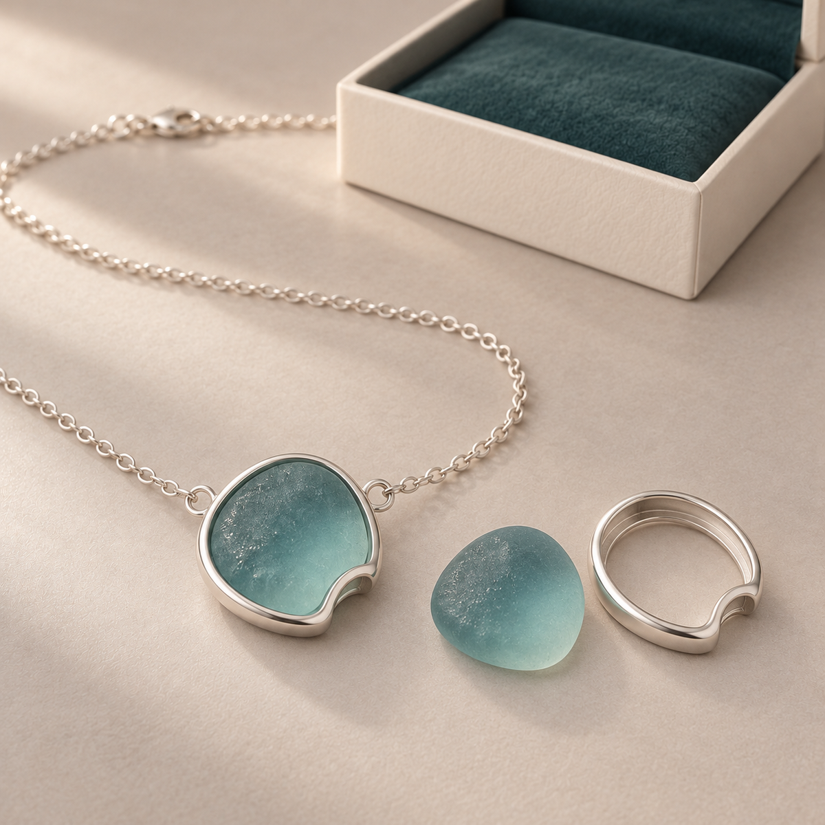 Ocean Mist Pendant Necklace – Minimalist Elegance & Coastal-Inspired Beauty